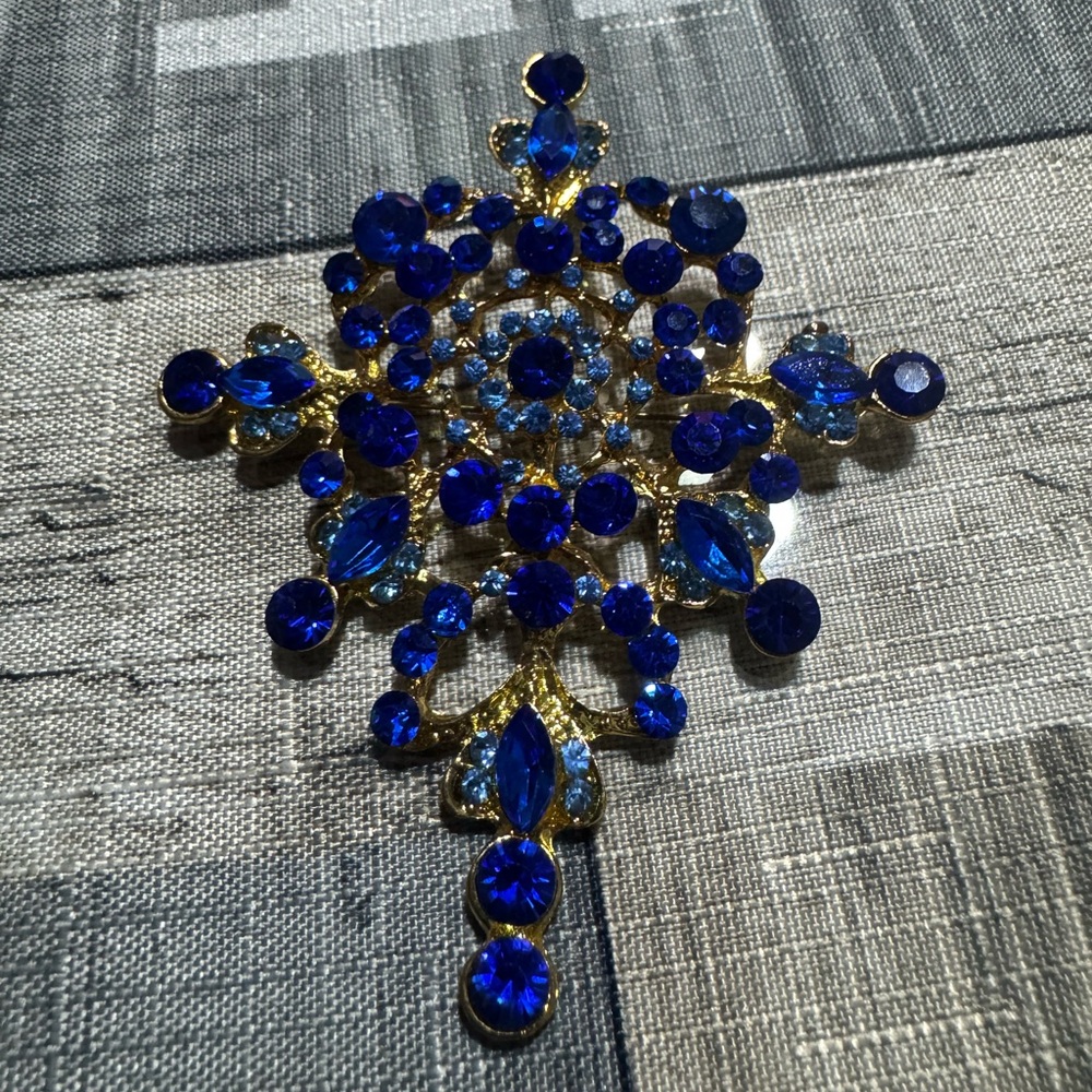 Blue  Brooch Pre-owned